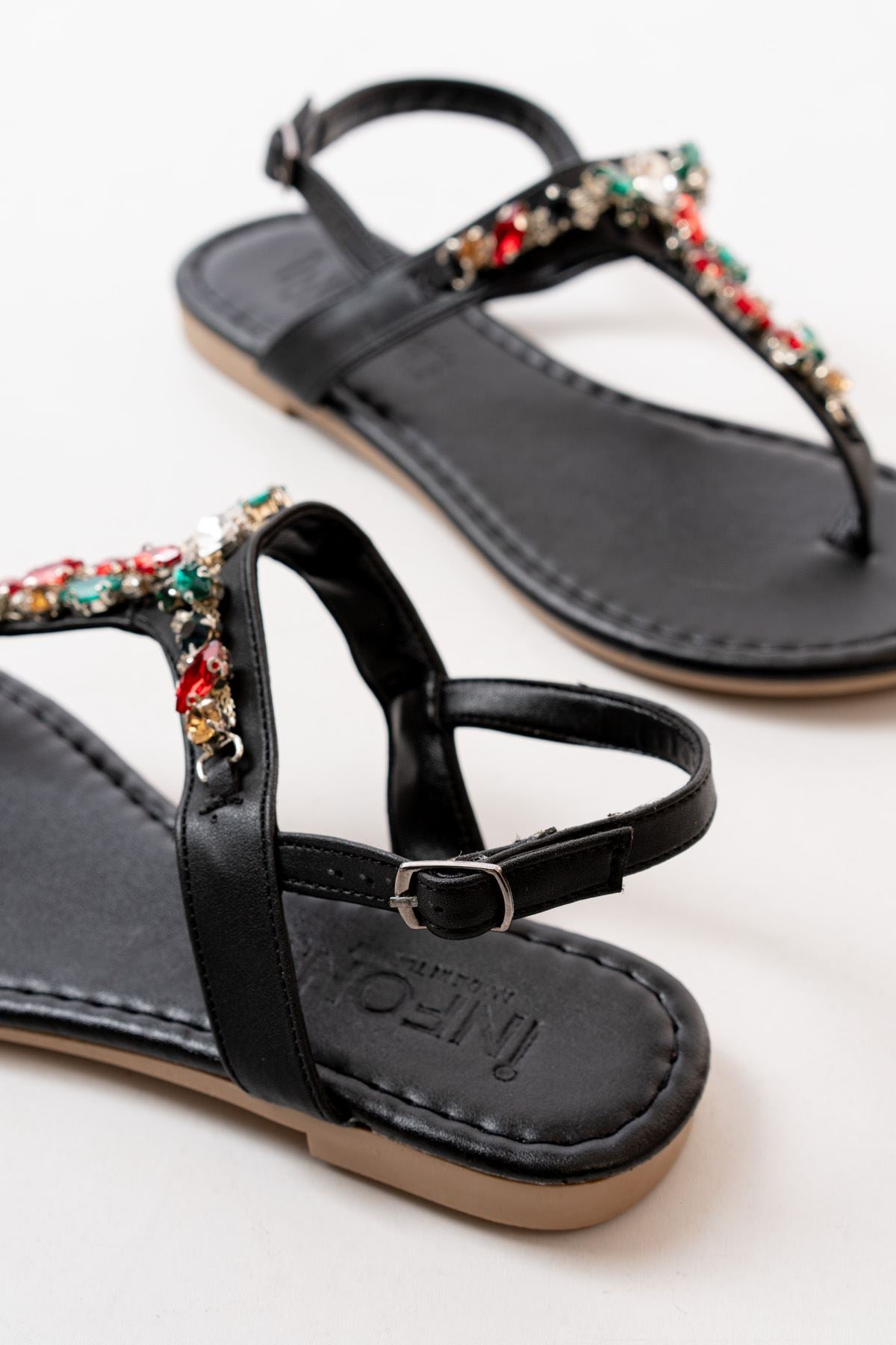 Bolvans Siyah Multi Taşlı Parmak Arası Kadın Sandalet
