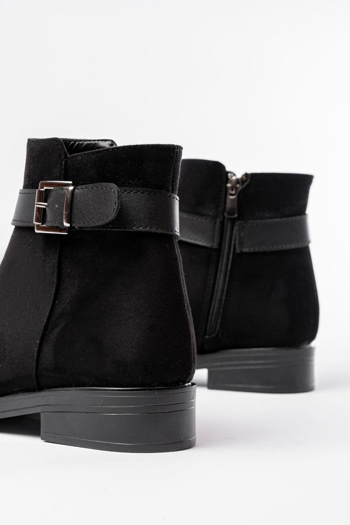Alena Siyah Süet Toka Aksesuarlı Fermuarlı Kadın Bot