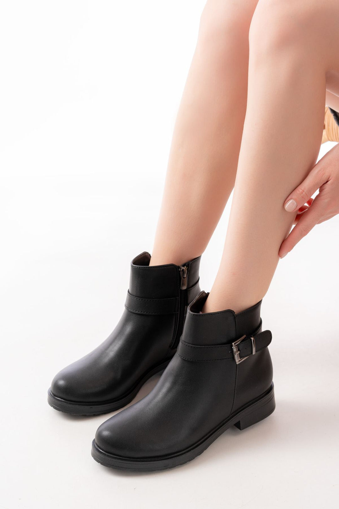 Alena Siyah Toka Aksesuarlı Fermuarlı Kadın Bot