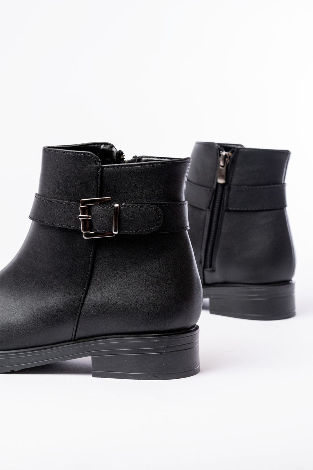 Alena Siyah Toka Aksesuarlı Fermuarlı Kadın Bot