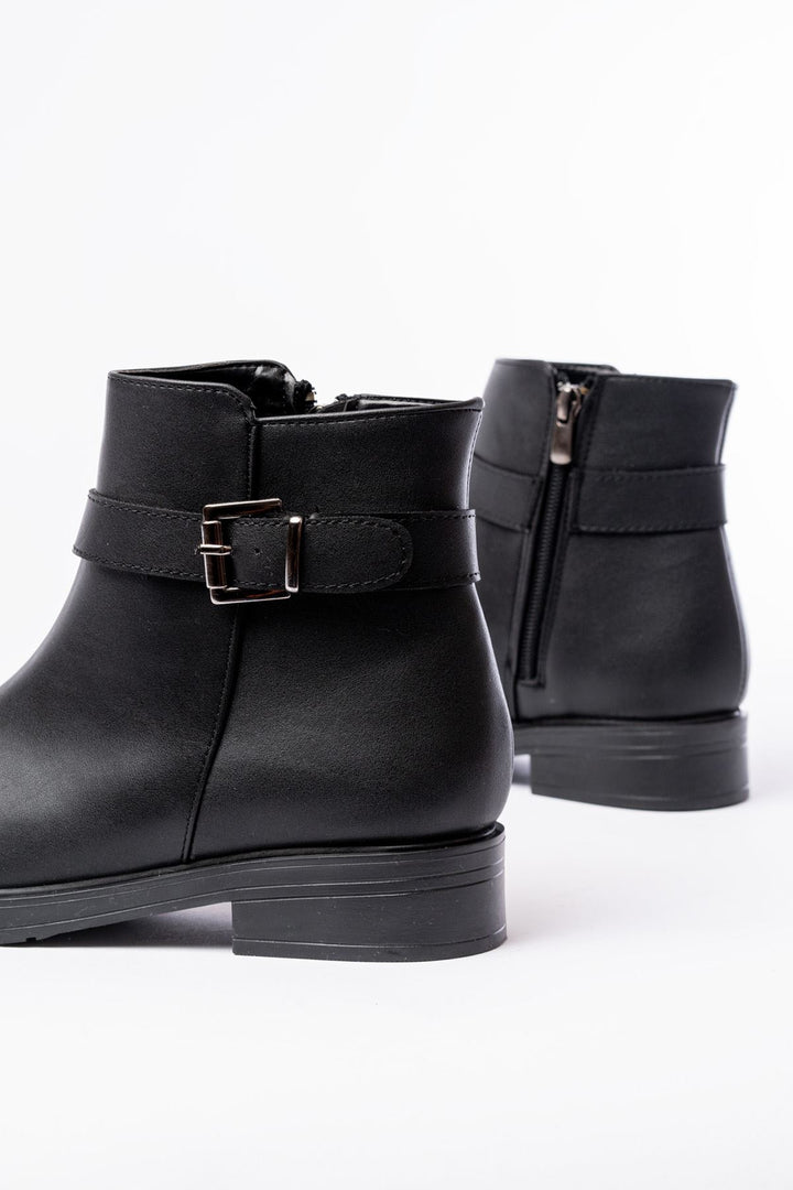 Alena Siyah Toka Aksesuarlı Fermuarlı Kadın Bot