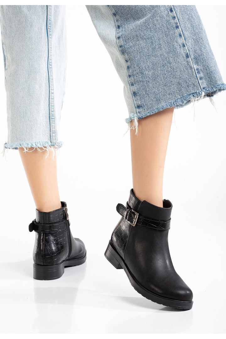 Alena Siyah Kroko Toka Aksesuarlı Fermuarlı Kadın Bot