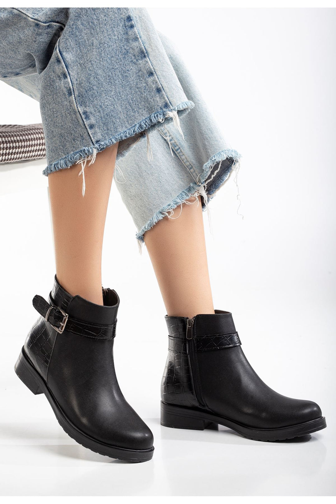 Alena Siyah Kroko Toka Aksesuarlı Fermuarlı Kadın Bot
