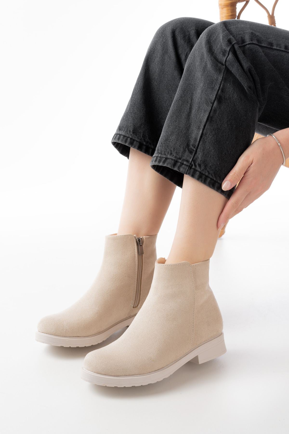 Alena Bej Süet Fermuarlı Kadın Bot