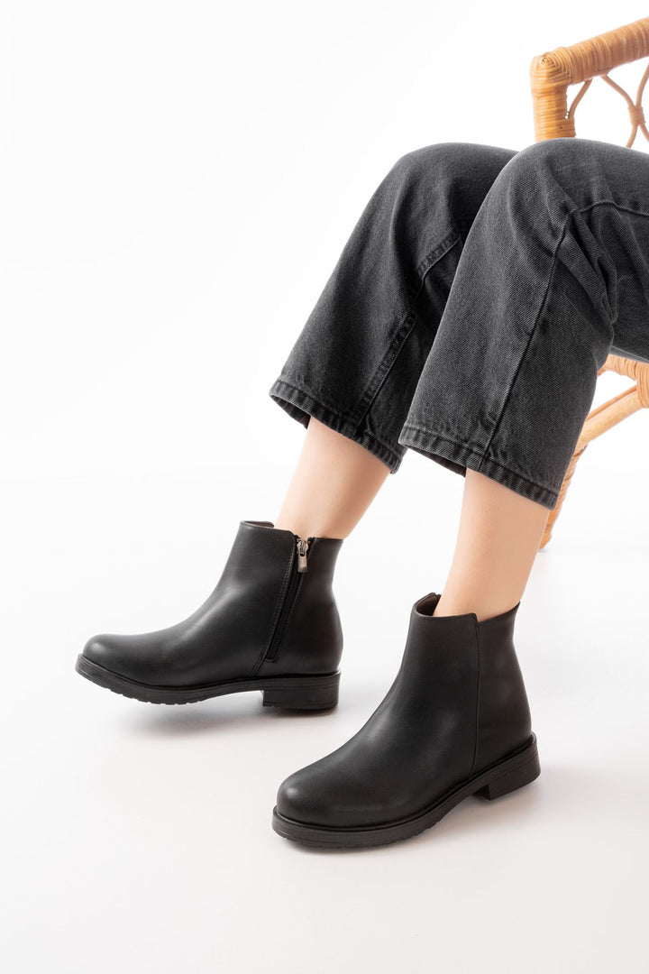 Alena Siyah Fermuarlı Kadın Bot