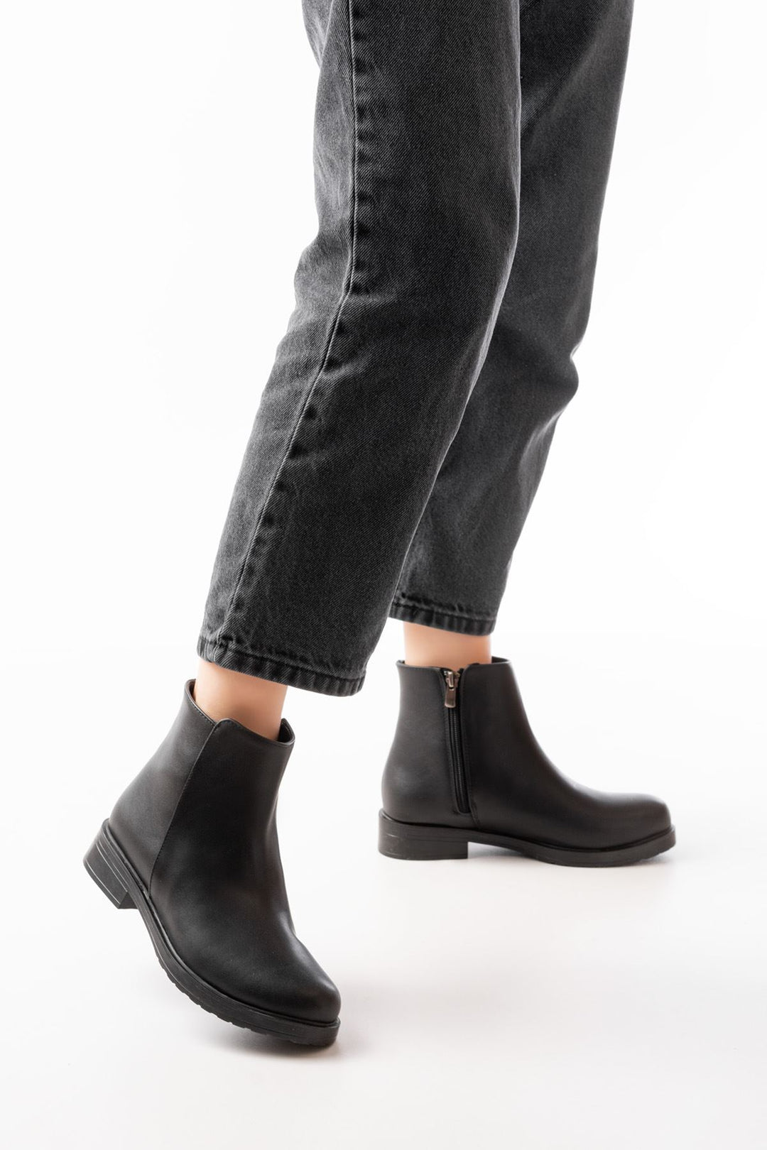 Alena Siyah Fermuarlı Kadın Bot