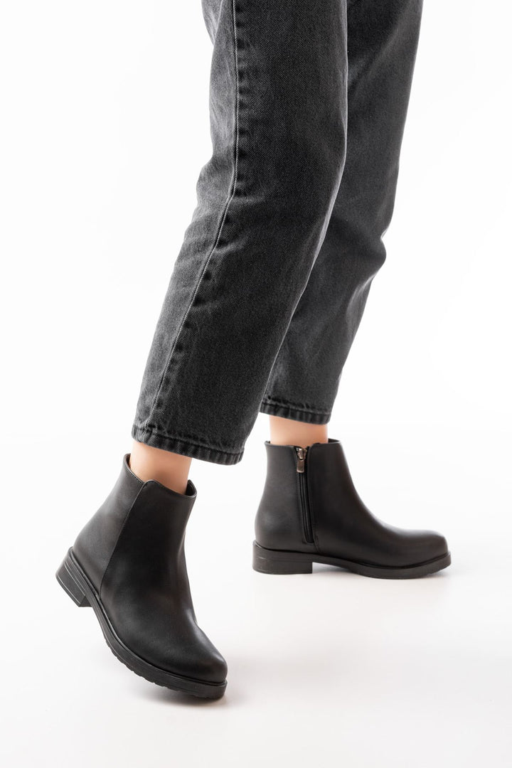 Alena Siyah Fermuarlı Kadın Bot