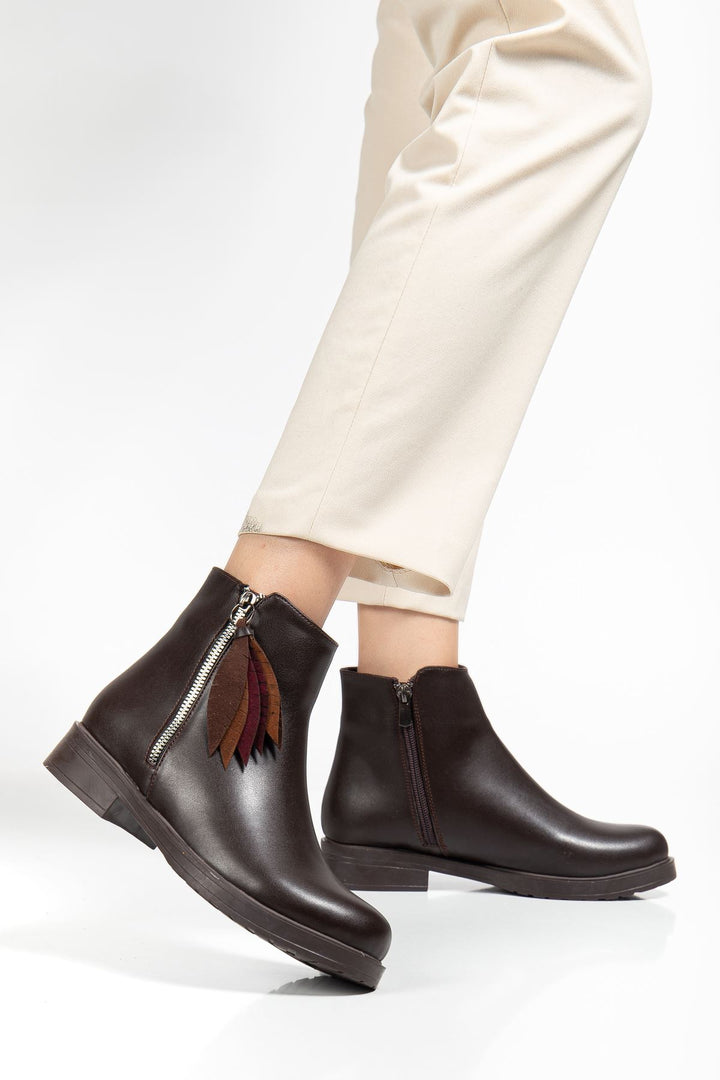 Alenyaz Kahve Yaprak Desenli Fermuarlı Kadın Bot