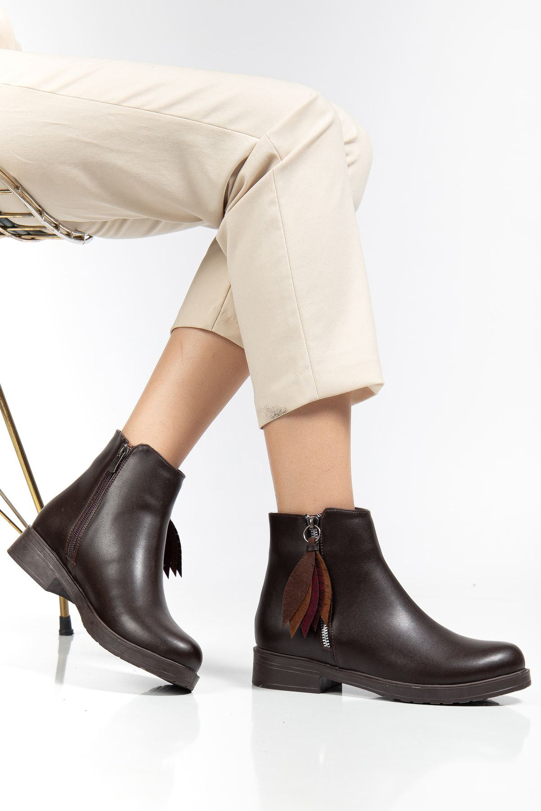 Alenyaz Kahve Yaprak Desenli Fermuarlı Kadın Bot