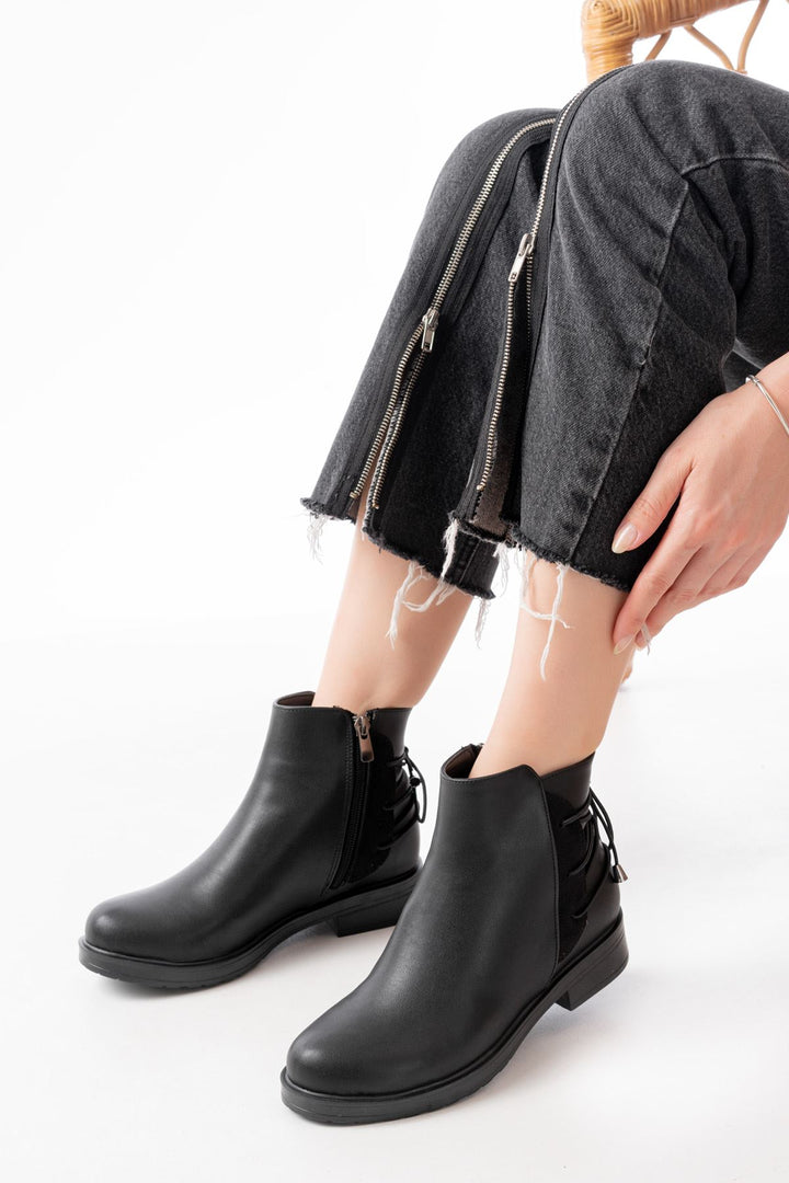 Sankle Siyah Arka Bağcık Aksesuarlı Fermuarlı Kadın Bot