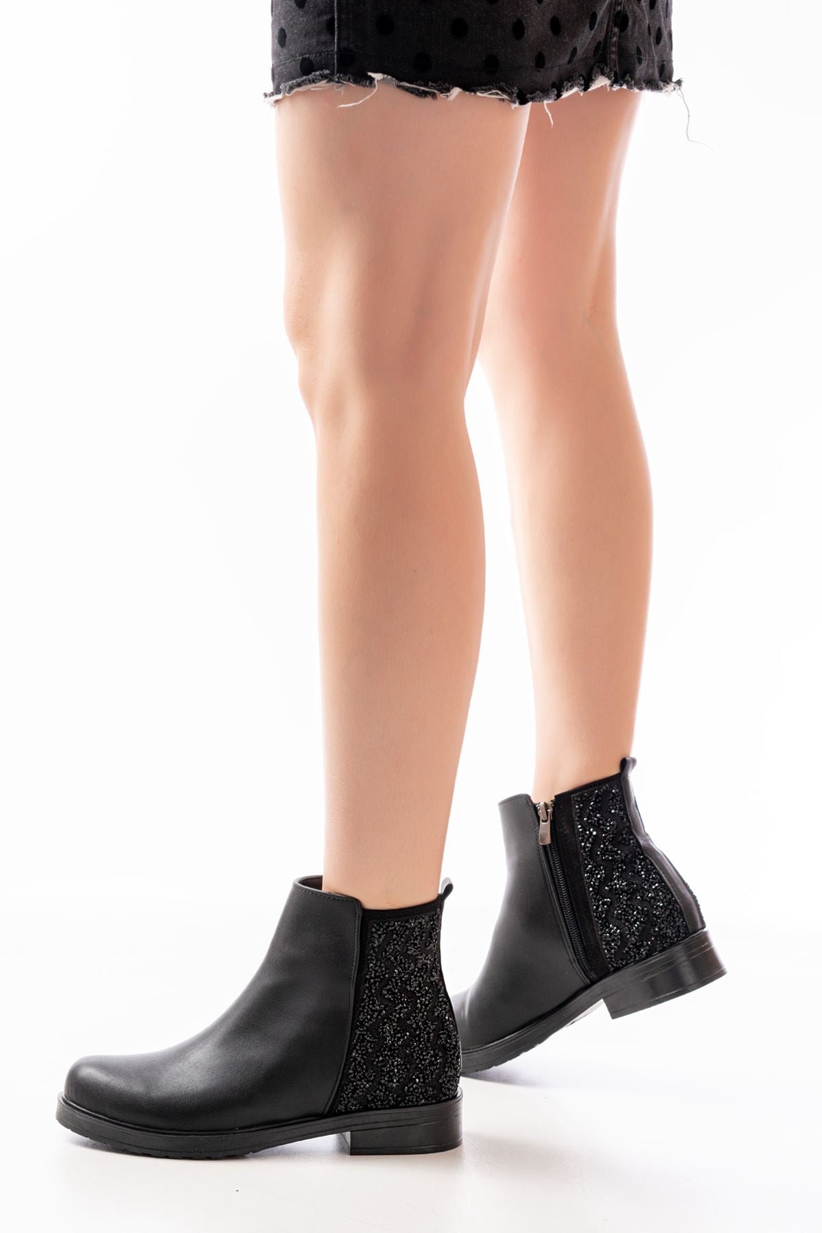 Fargun Siyah Taş Aksesuarlı Fermuarlı Kadın Bot