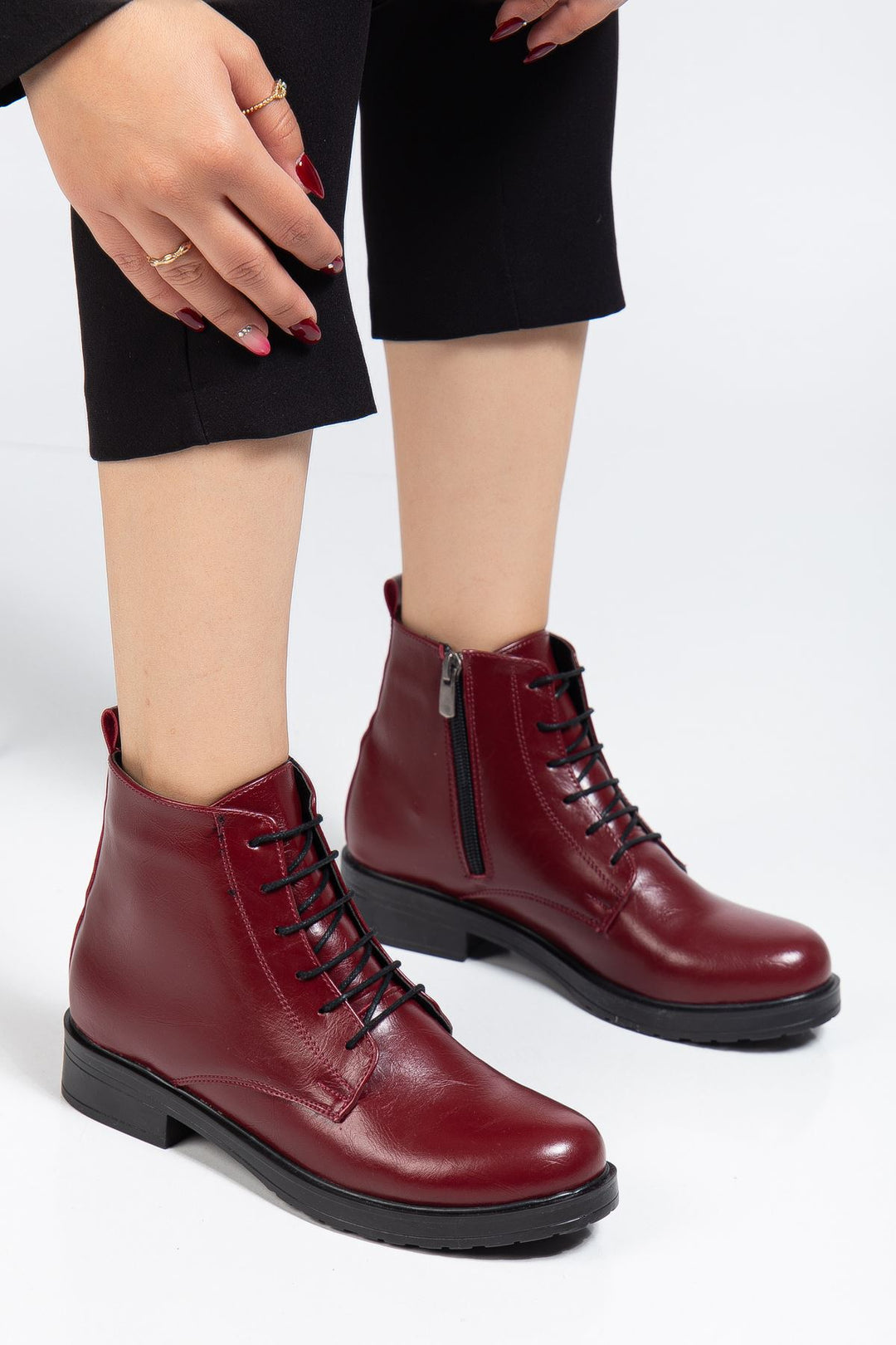 Garsu Bordo Yanki Bağcıklı Fermuarlı Kadın Bot