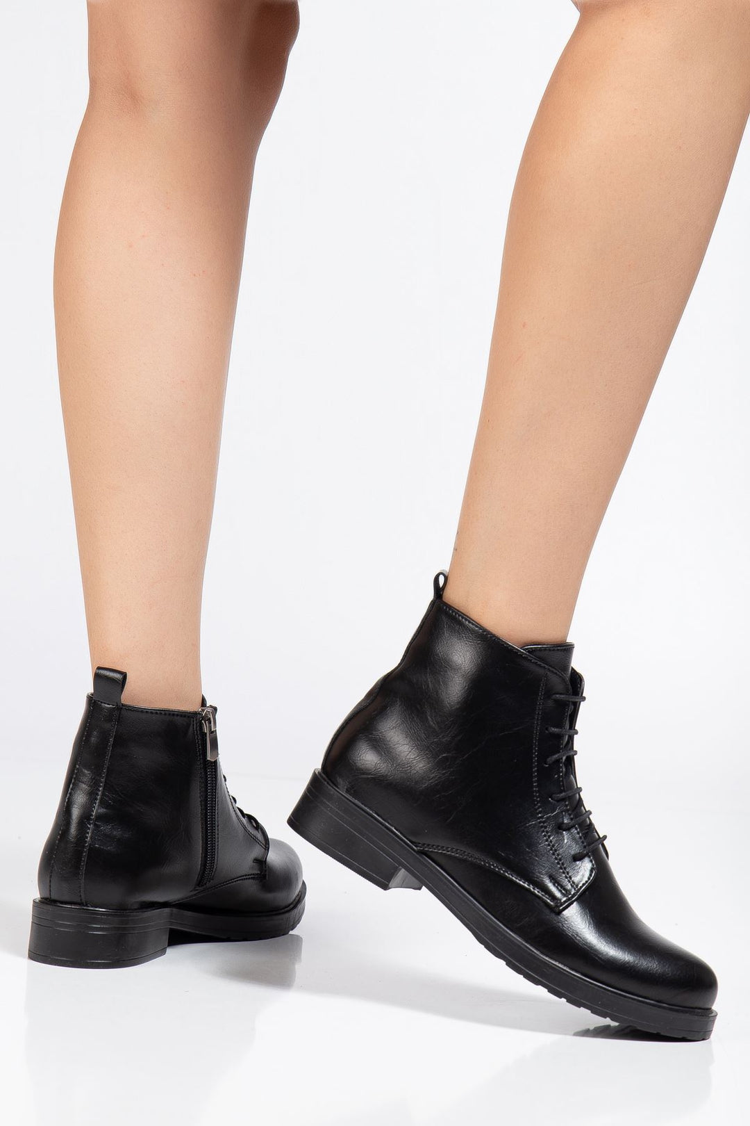 Garsu Siyah Yanki Bağcıklı Fermuarlı Kadın Bot
