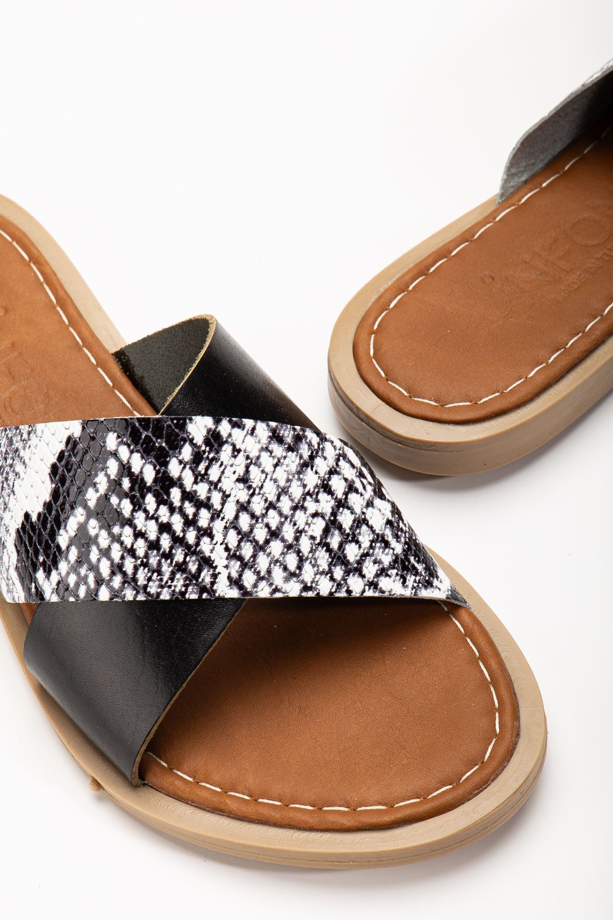 Numba Siyah  Hakiki Deri Çapraz Bantlı Kadın Terlik