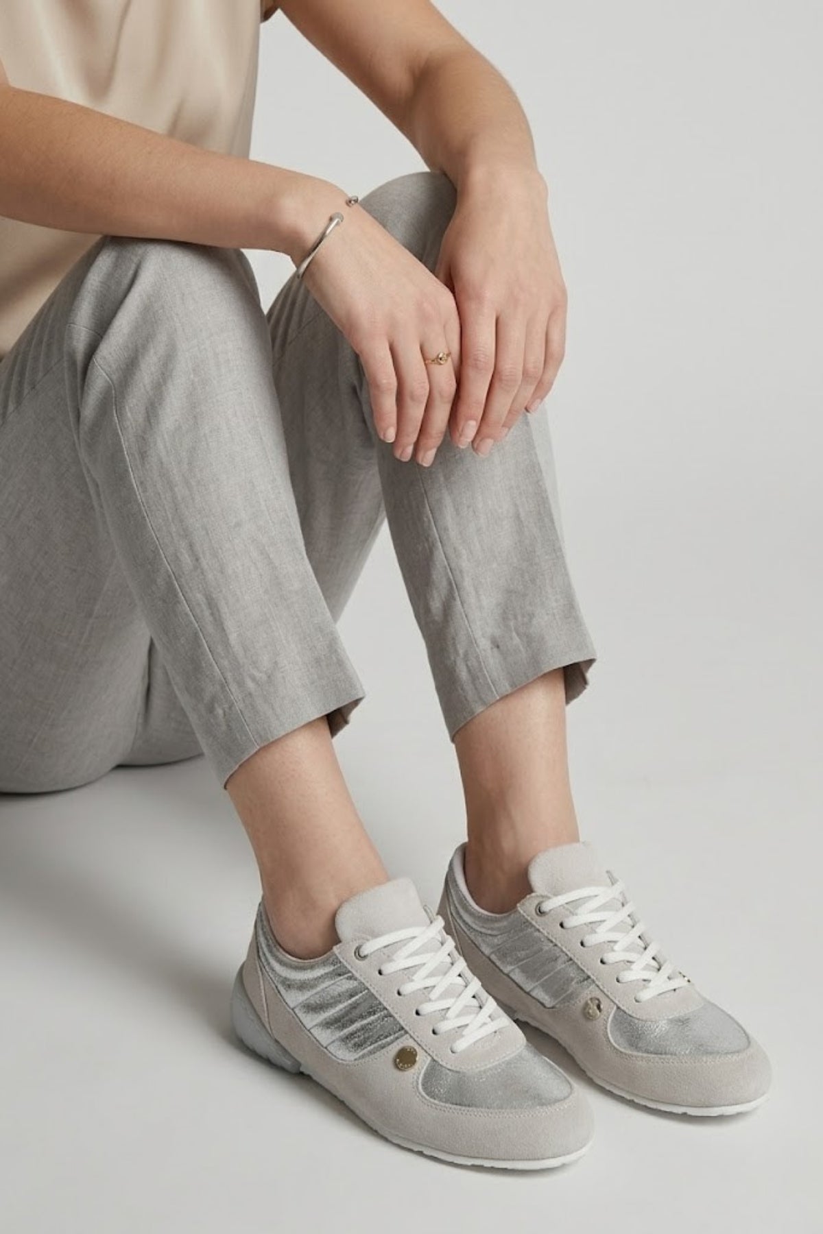 Jawen Kadın Gri Nubuk Gümüş Detaylı Spor Ayakkabı