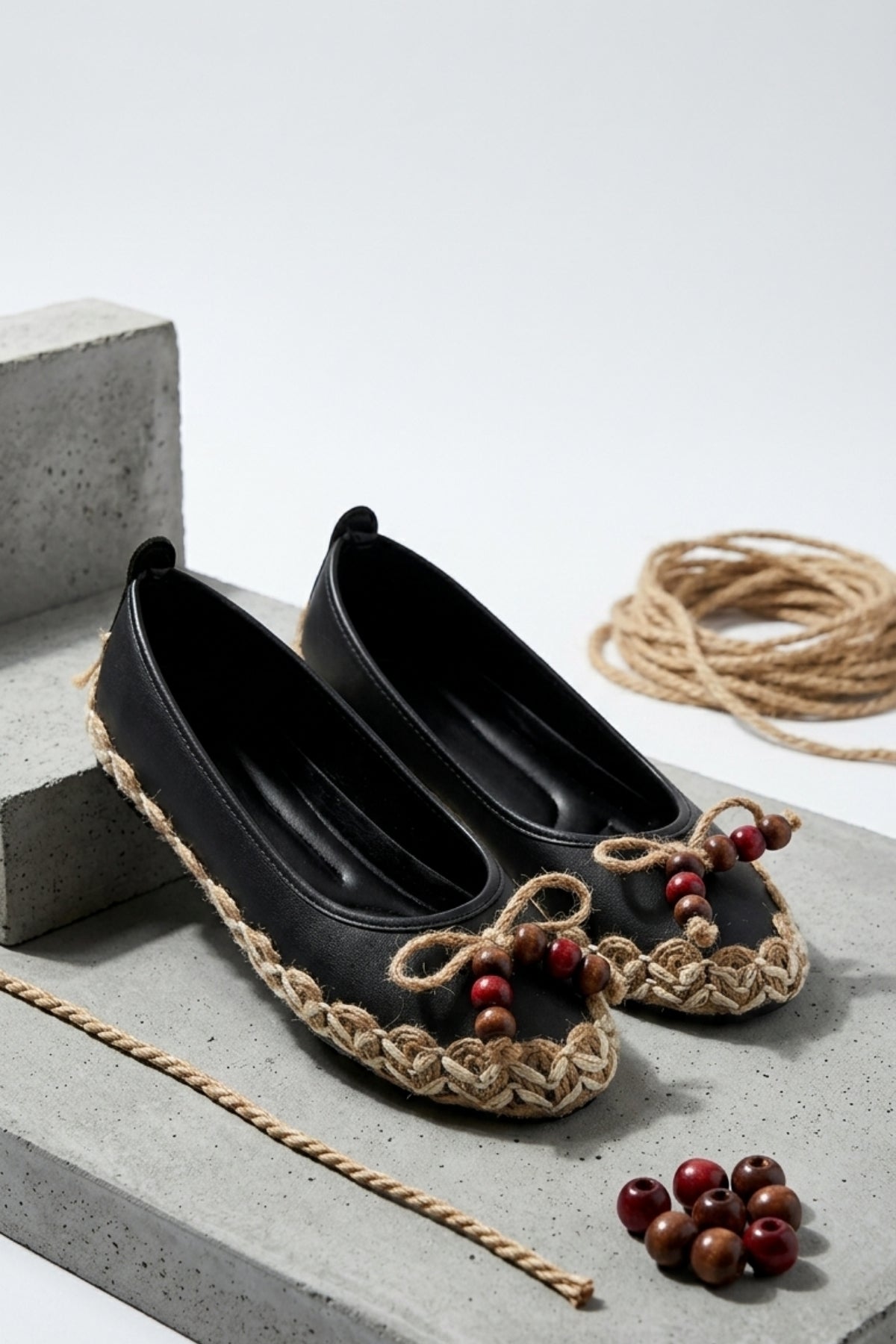 Ilwe Kadın Boncuk Detaylı Siyah Babet Ayakkabı