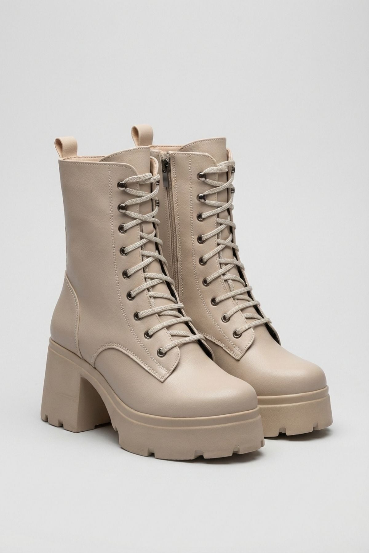 Jones Kadın Bej Bağcıklı Topuklu Bot