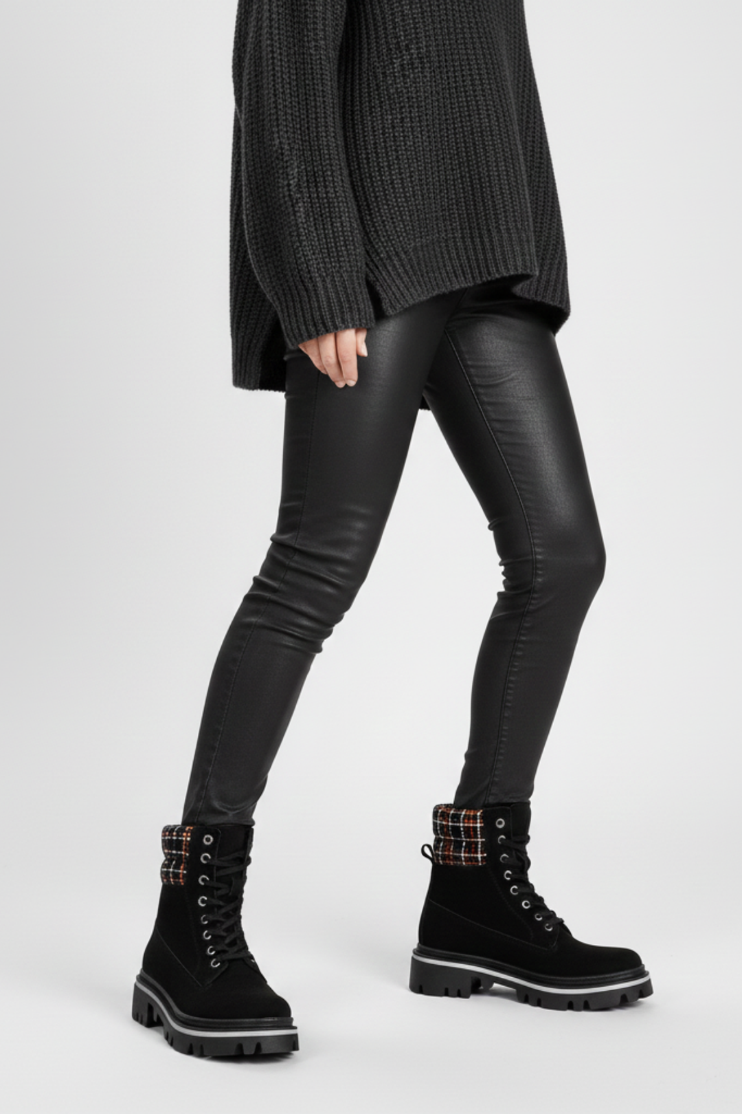 Desmod Kadın Kalın Tabanlı Siyah Bot