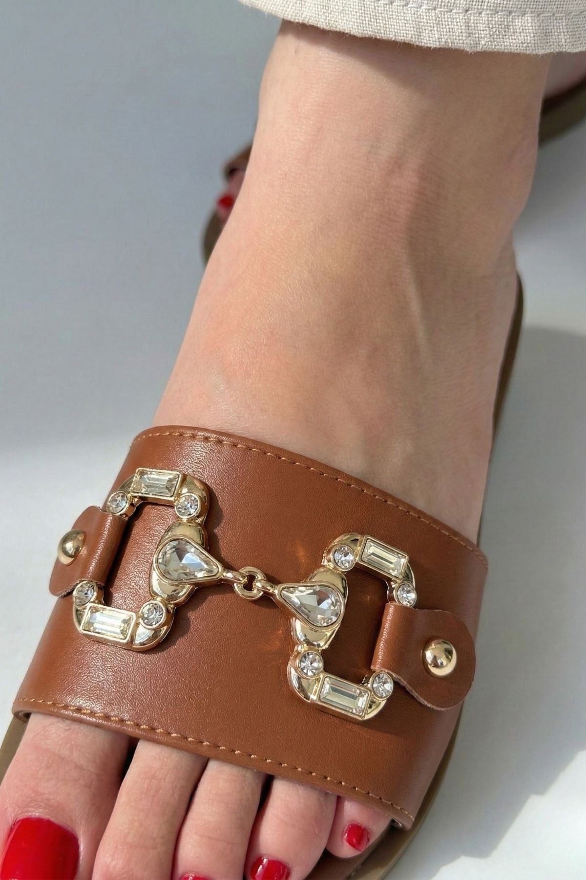 Toha Kadın Taba Tokalı Terlik