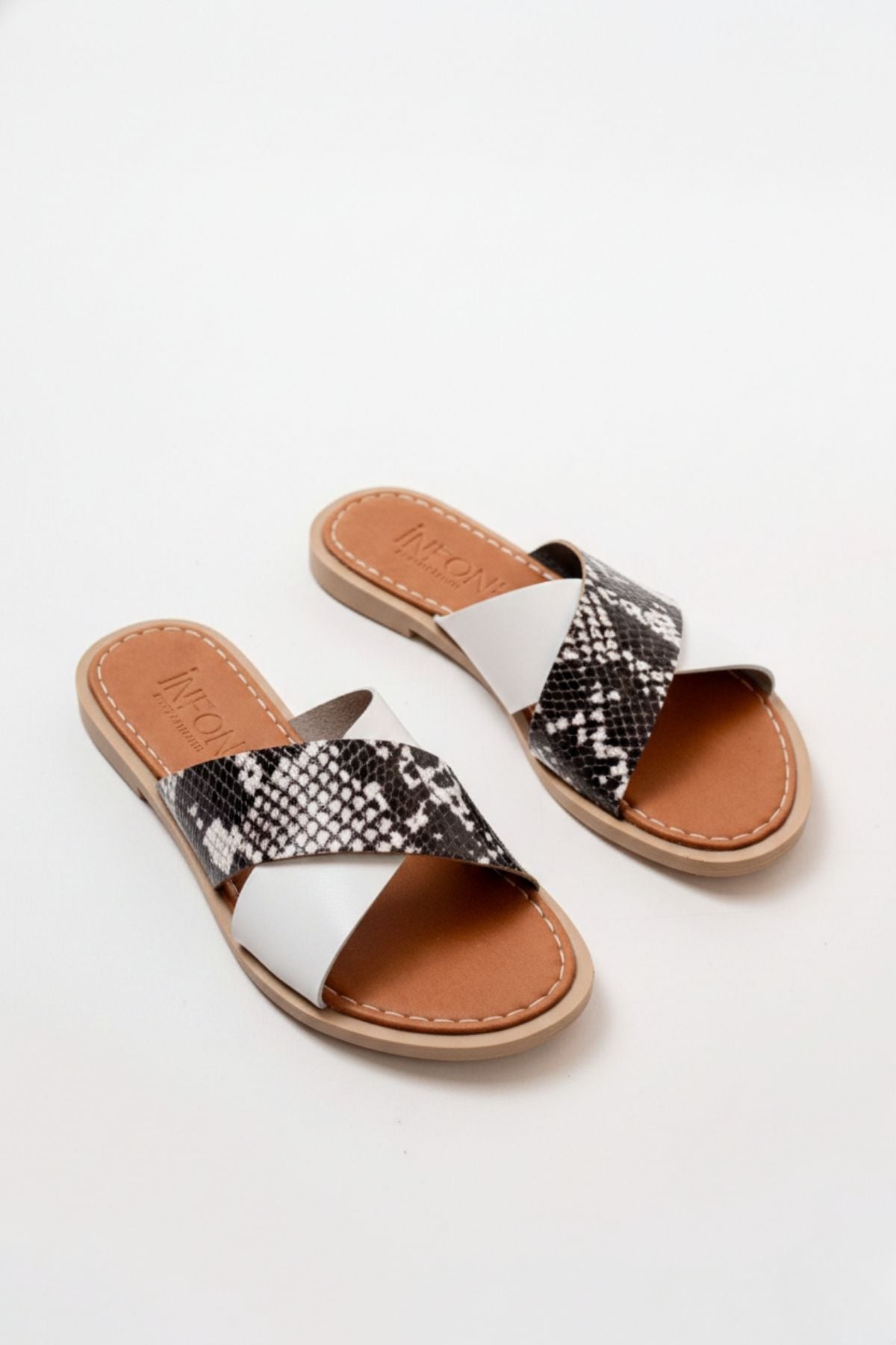 Numba Beyaz Hakiki Deri Çapraz Bantlı Kadın Terlik