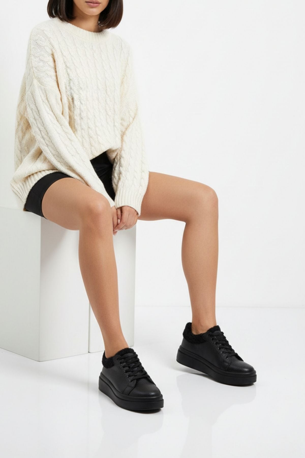 Maybe Kadın Tüylü Siyah Spor Ayakkabı