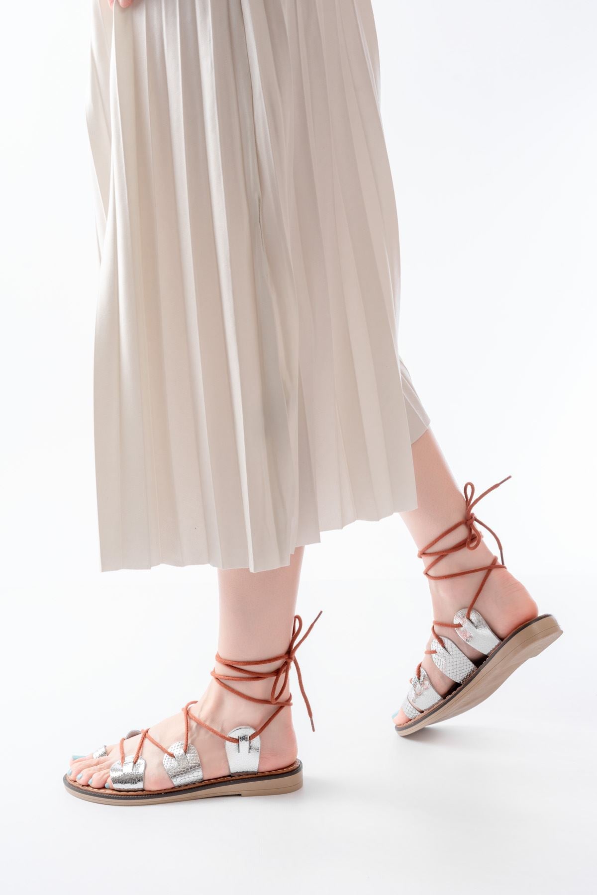 Evesty Gümüş Bilekten Bağlamalı Hakiki Deri Kadın Sandalet