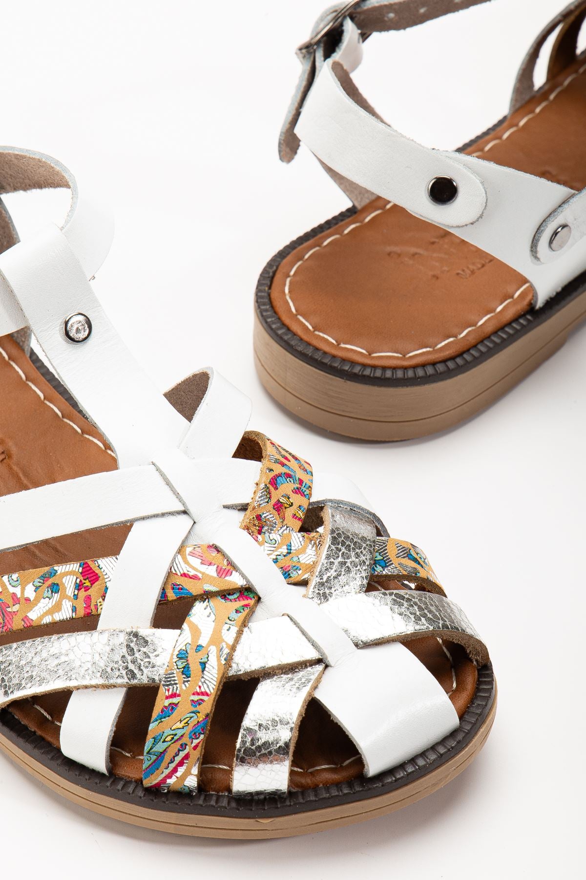 Matha Beyaz Garni Hakiki Deri Kadın Sandalet