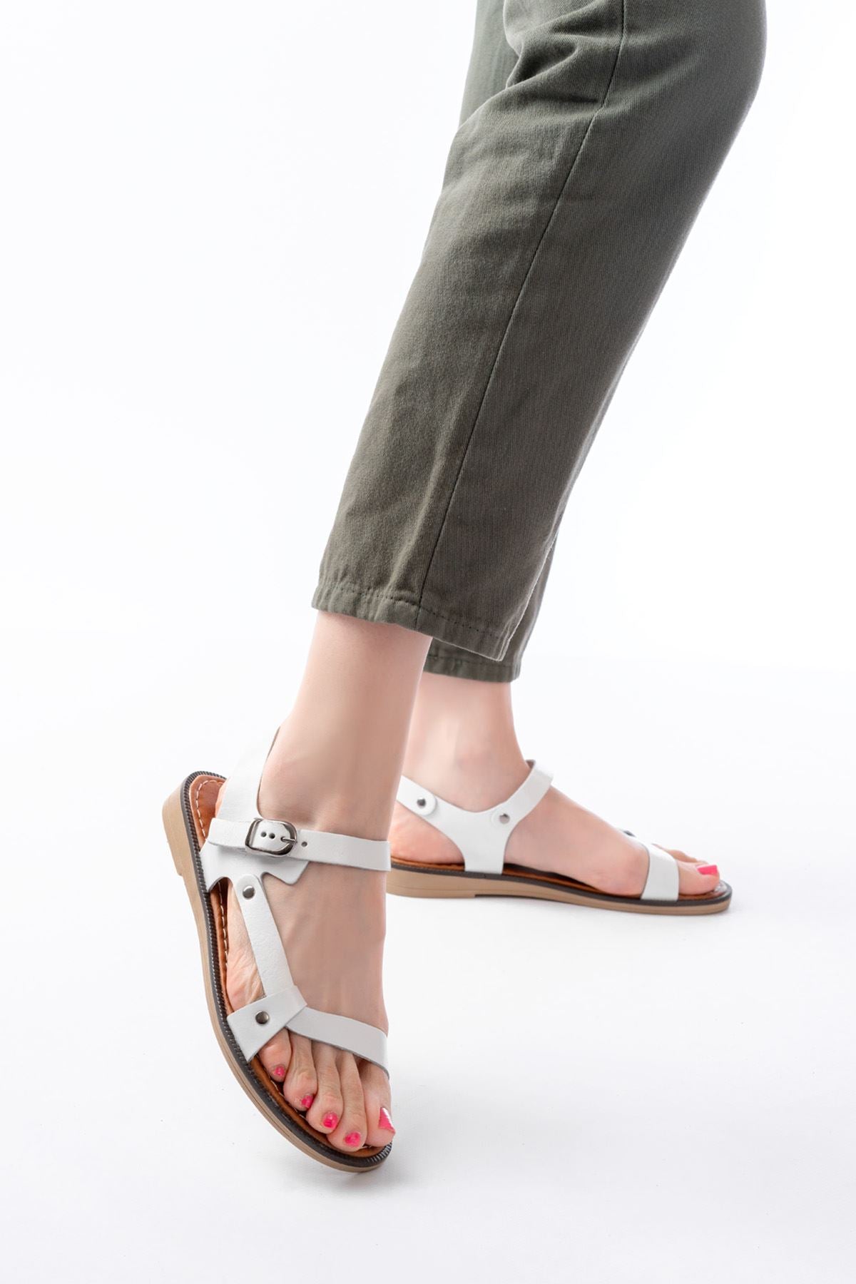 Soyvert Beyaz Hakiki Deri Tokalı Kadın Sandalet