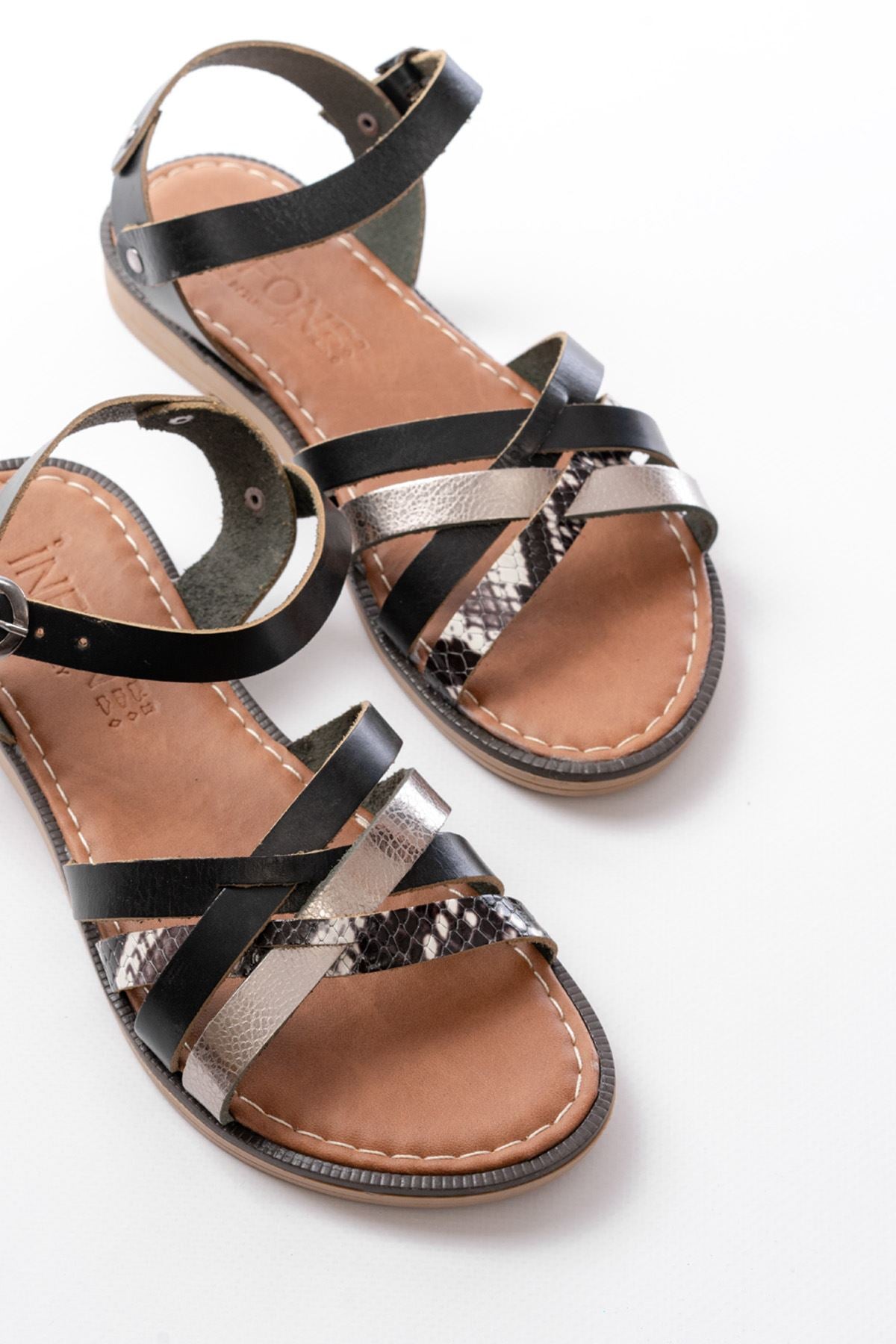 Jonsan Siyah Garni Hakiki Deri Kadın Sandalet