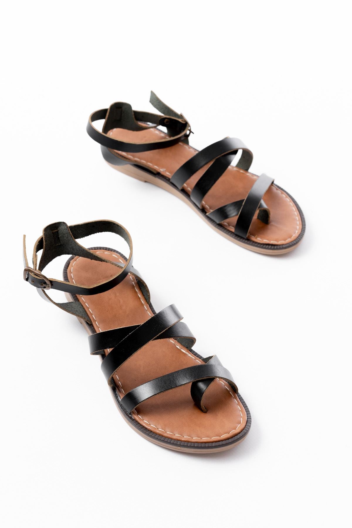 Monela Siyah Hakiki Deri Tokalı Parmak Arası Kadın Sandalet
