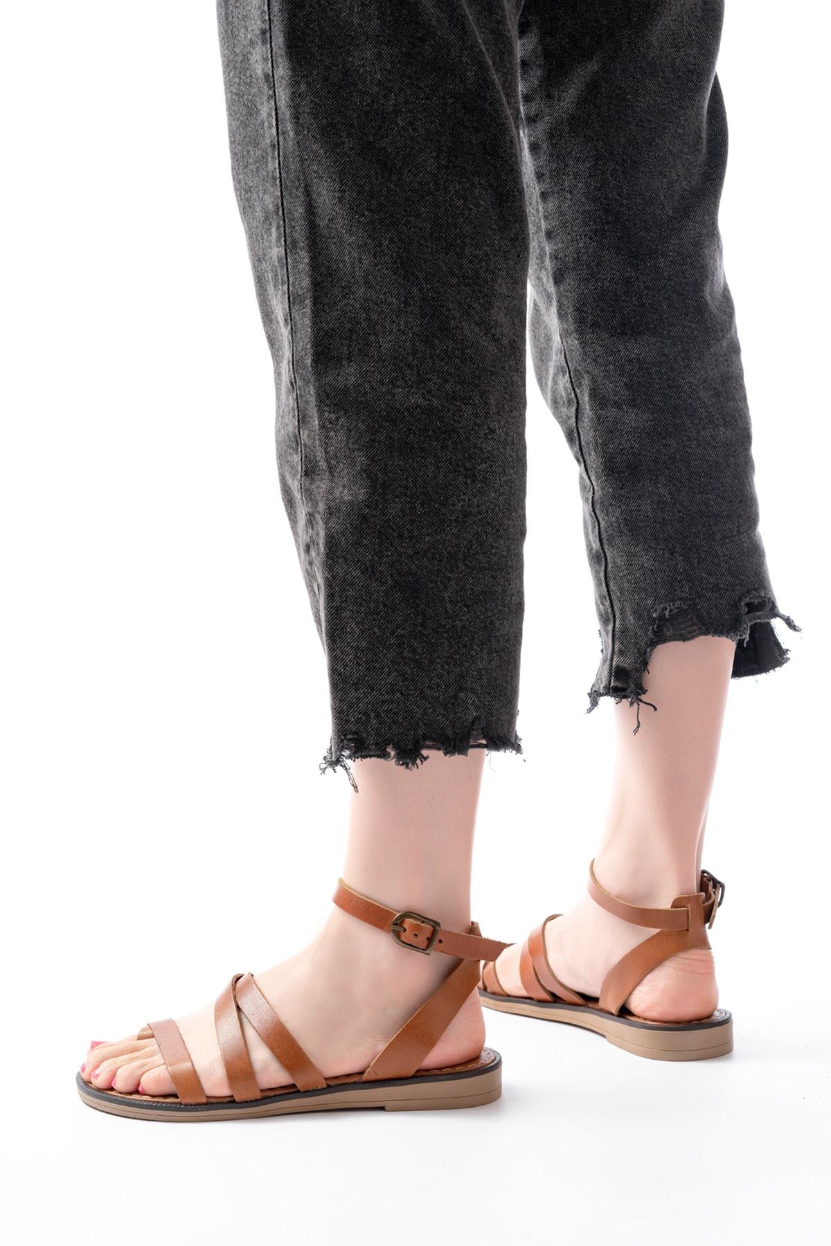 Monela Taba Hakiki Deri Tokalı Parmak Arası Kadın Sandalet