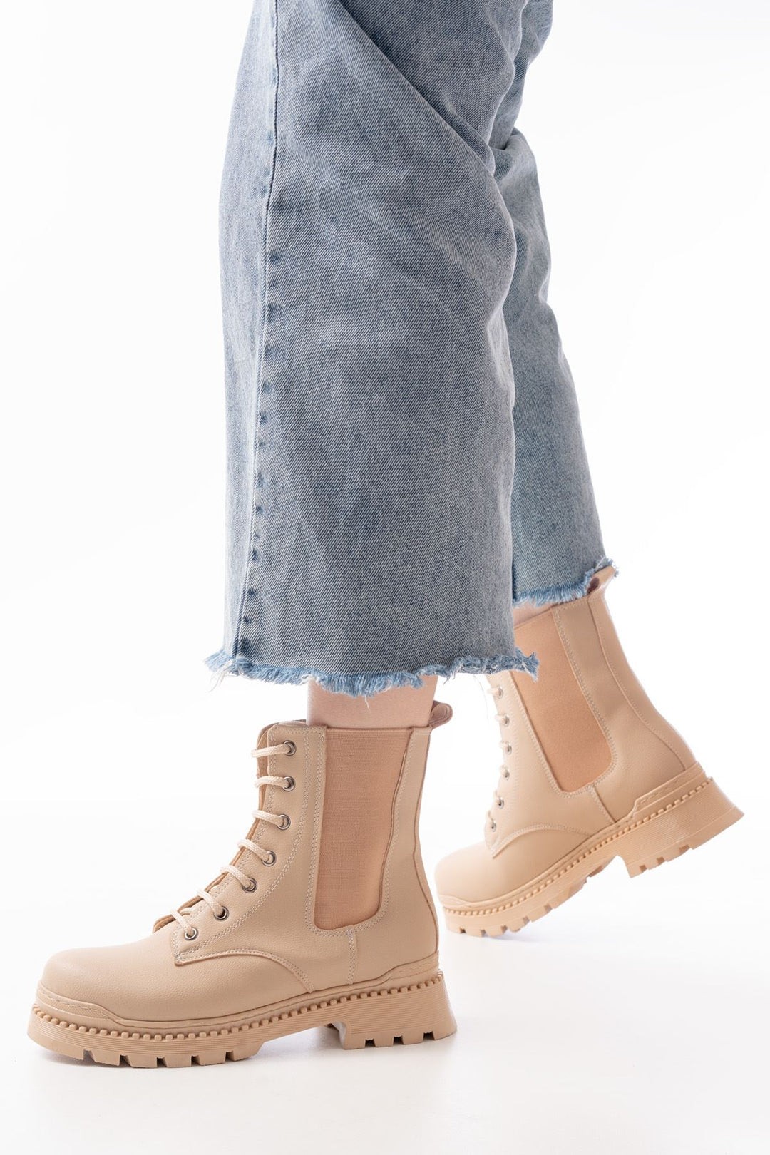 Hendy Bej Düz Topuklu Bağcıklı Lastikli Kadın Bot