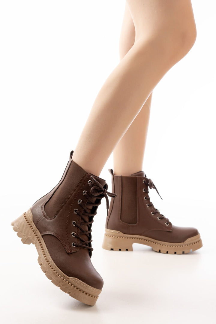 Hendy Kahverengi Düz Topuklu Bağcıklı Lastikli Kadın Bot