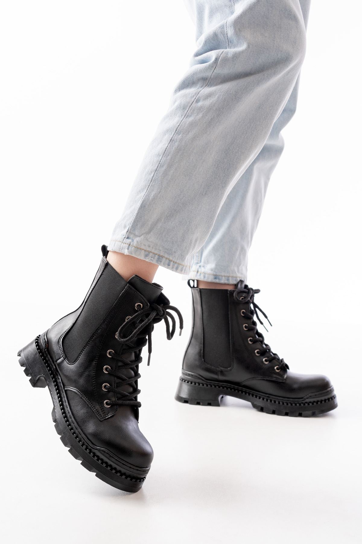 Hendy Siyah Cilt Düz Topuklu Bağcıklı Lastikli Kadın Bot