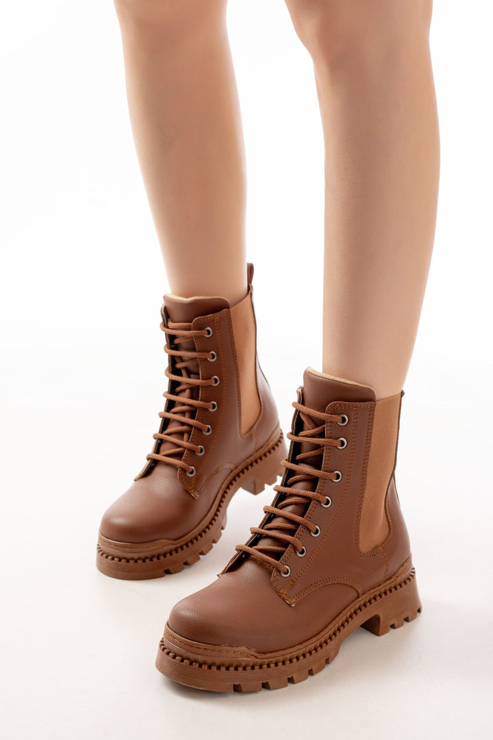 Hendy Taba Düz Topuklu Bağcıklı Lastikli Kadın Bot