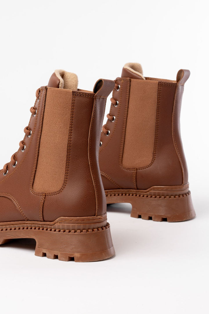 Hendy Taba Düz Topuklu Bağcıklı Lastikli Kadın Bot