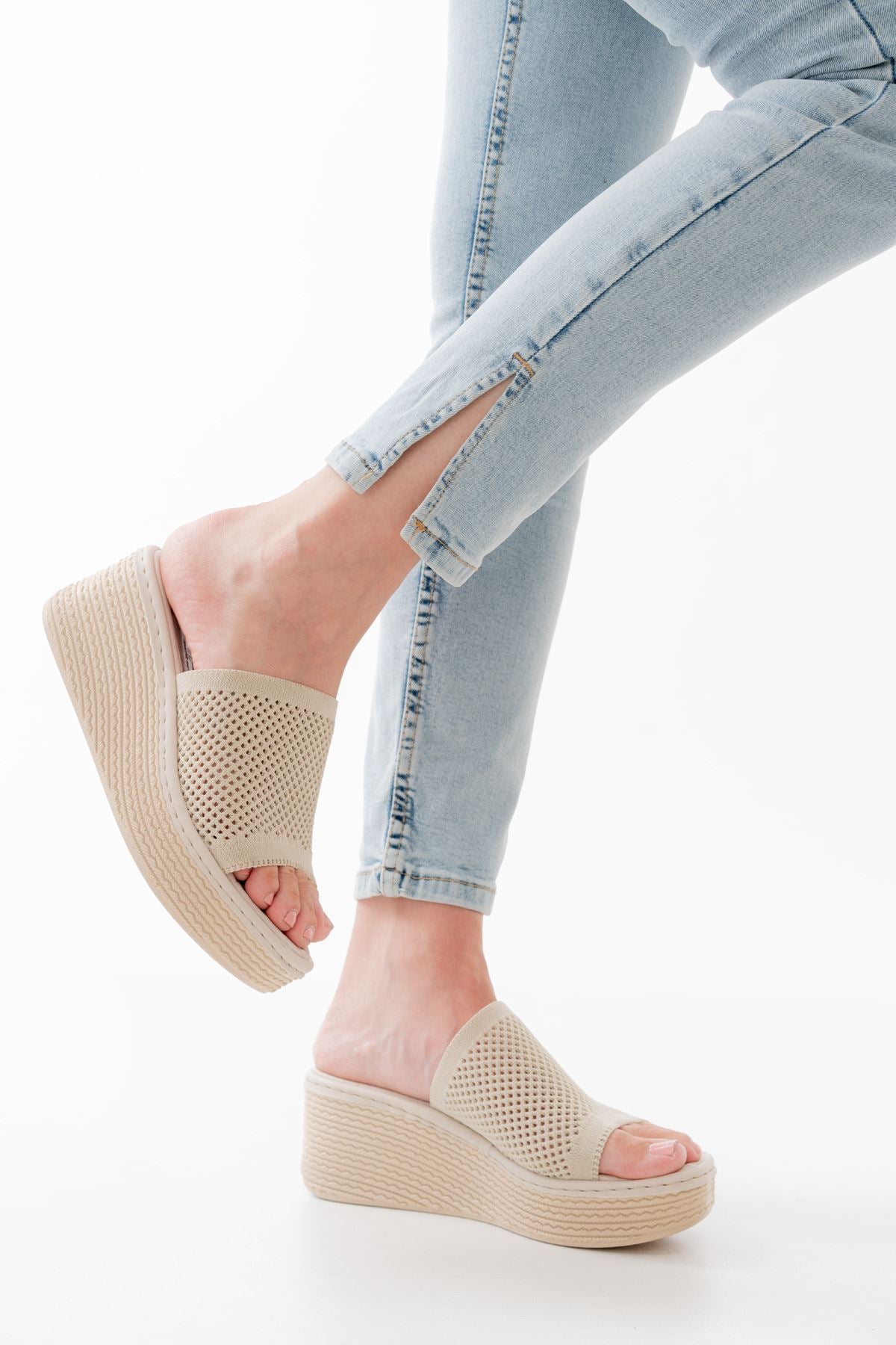 Akrina Kadın Bej Triko Dolgu Topuklu Terlik