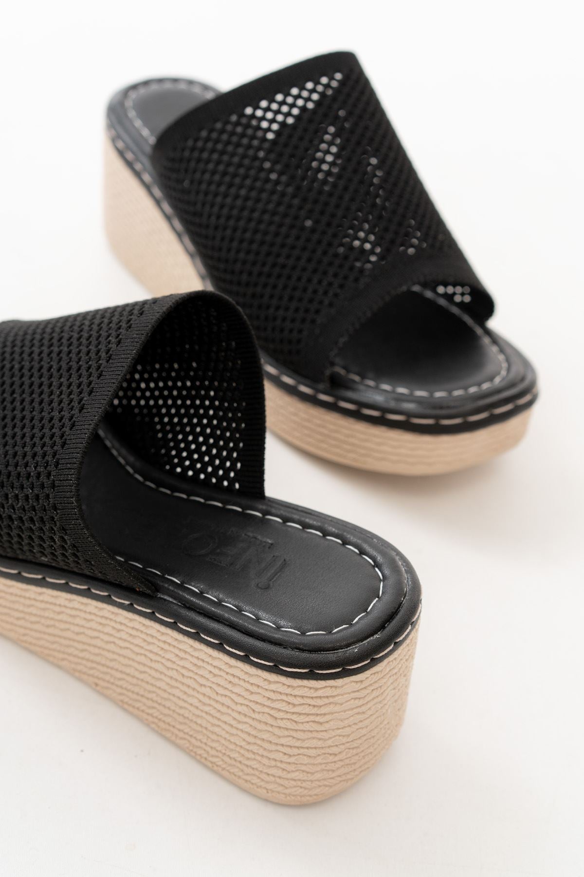 Akrina Kadın Siyah Triko Dolgu Topuklu Terlik