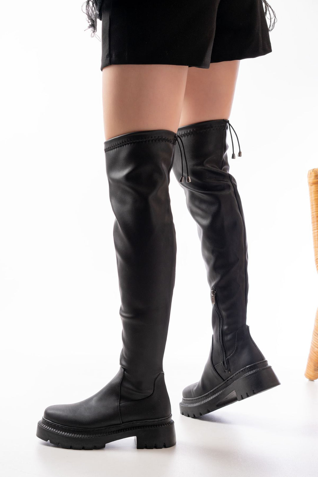 Lilyun Siyah Streç Diz Üstü Fermuarlı Kadın Çizme