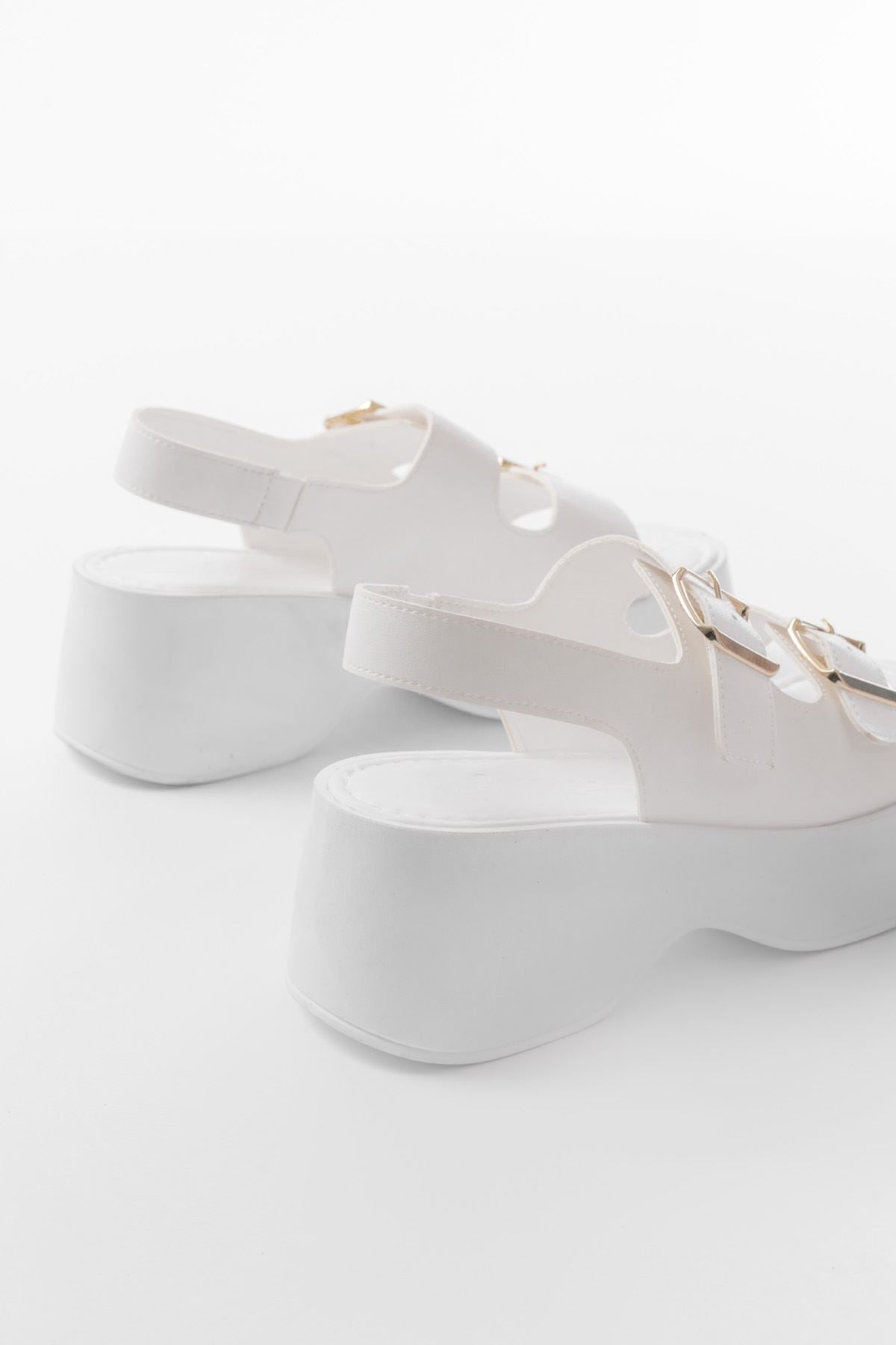 Funyar Beyaz Tokalı Dolgu Topuk Kadın Sandalet