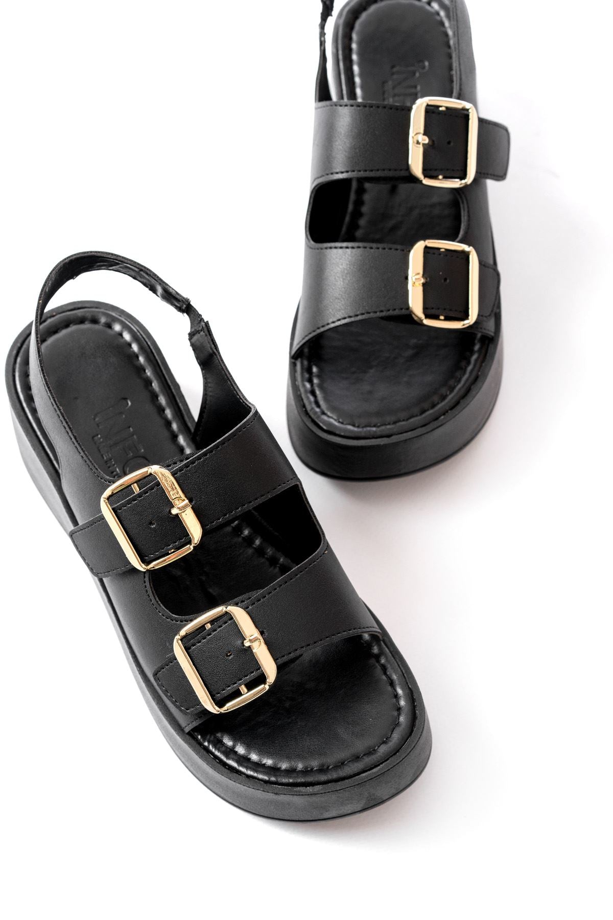 Funyar Siyah Tokalı Dolgu Topuk Kadın Sandalet