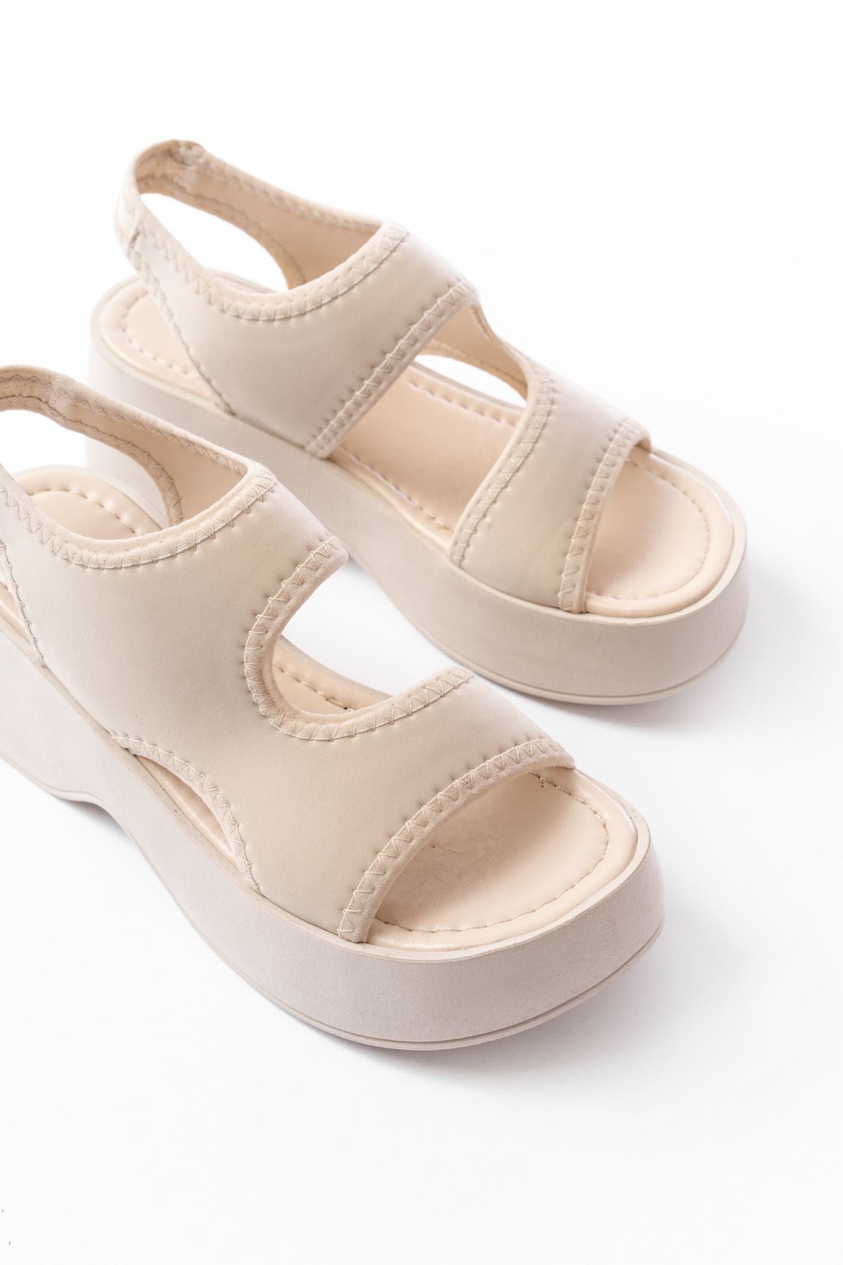Hercan Bej Dalgıç Günlük Dolgu Topuk Kadın Sandalet