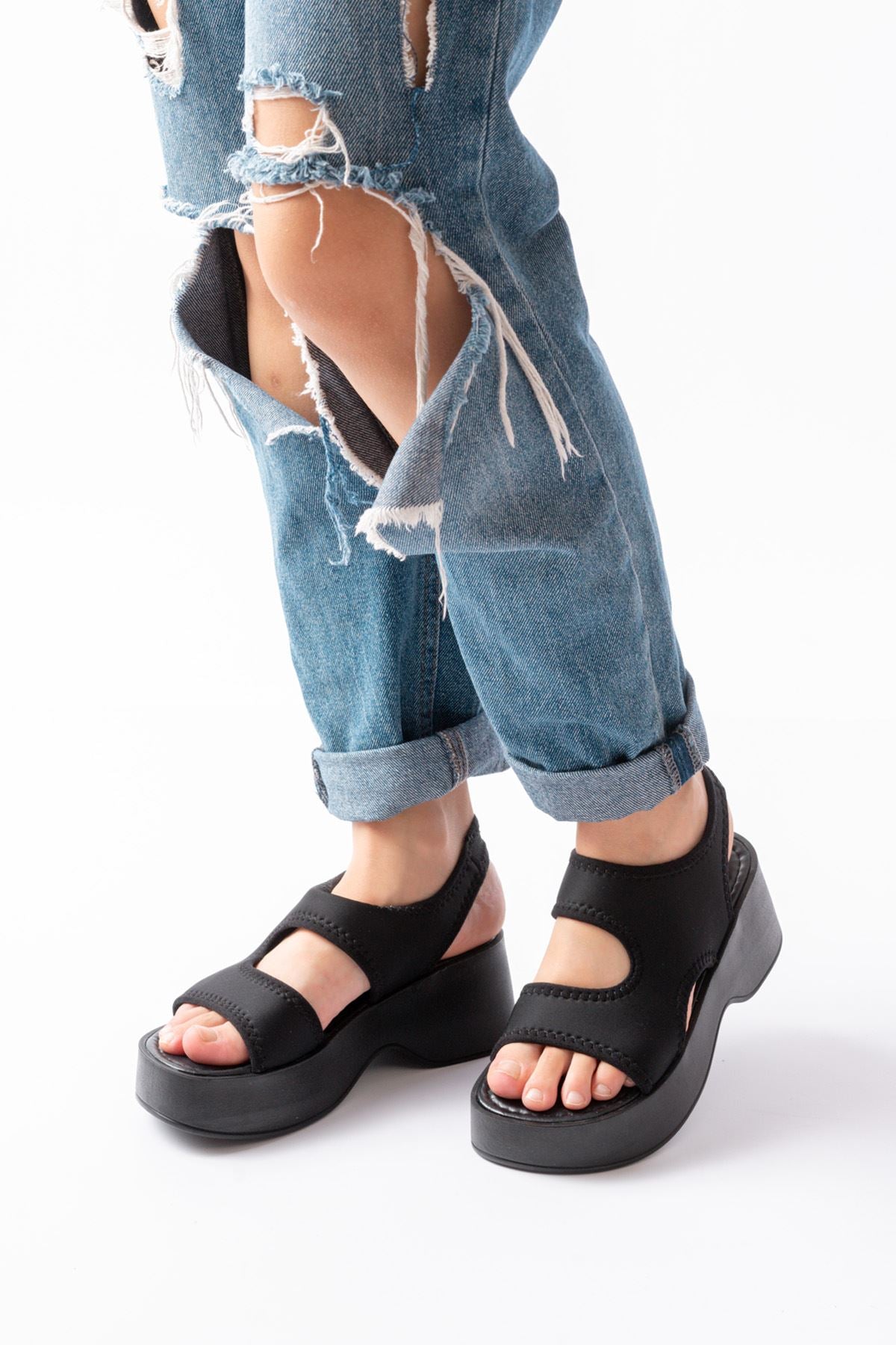Hercan Siyah Dalgıç Dolgu Topuk Kadın Sandalet