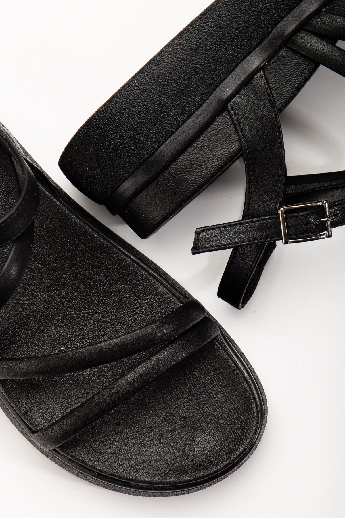 Leynaz Siyah Dolgu Topuk Kadın Sandalet