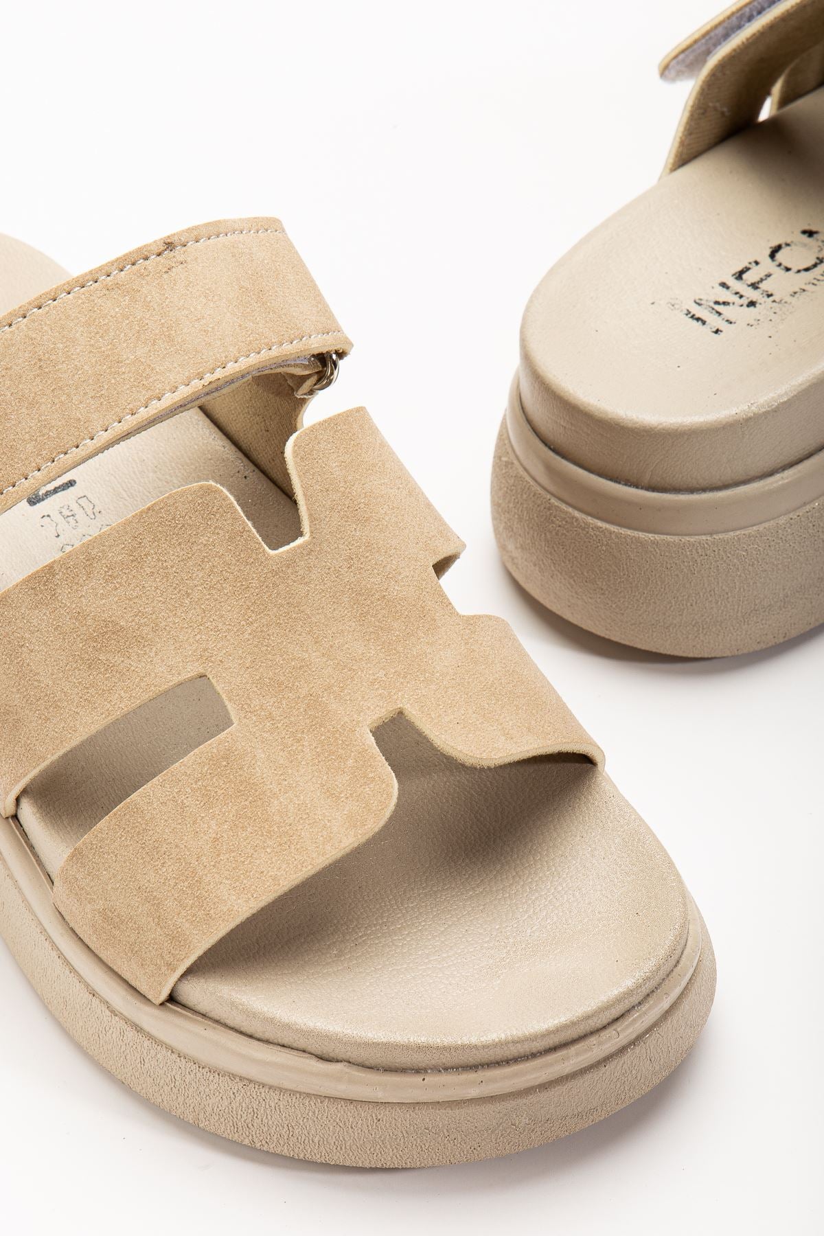 Meyans Bej Dolgu Topuk Kadın Terlik