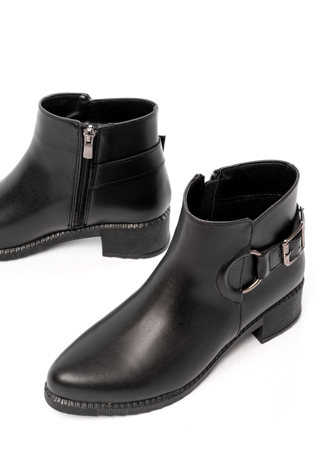 Afraz Siyah Toka Aksesuarlı Fermuarlı Kadın Bot