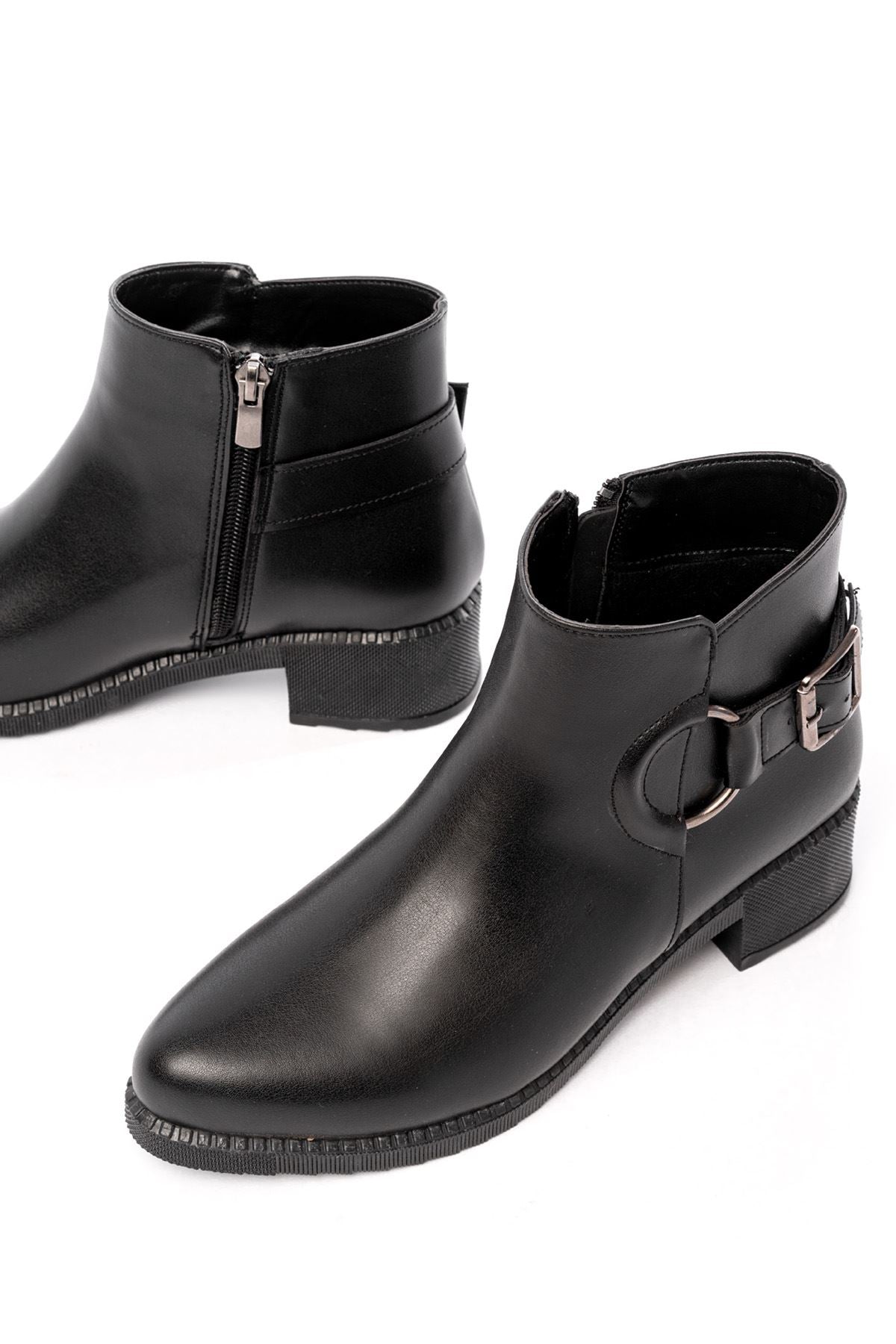 Afraz Siyah Toka Aksesuarlı Fermuarlı Kadın Bot