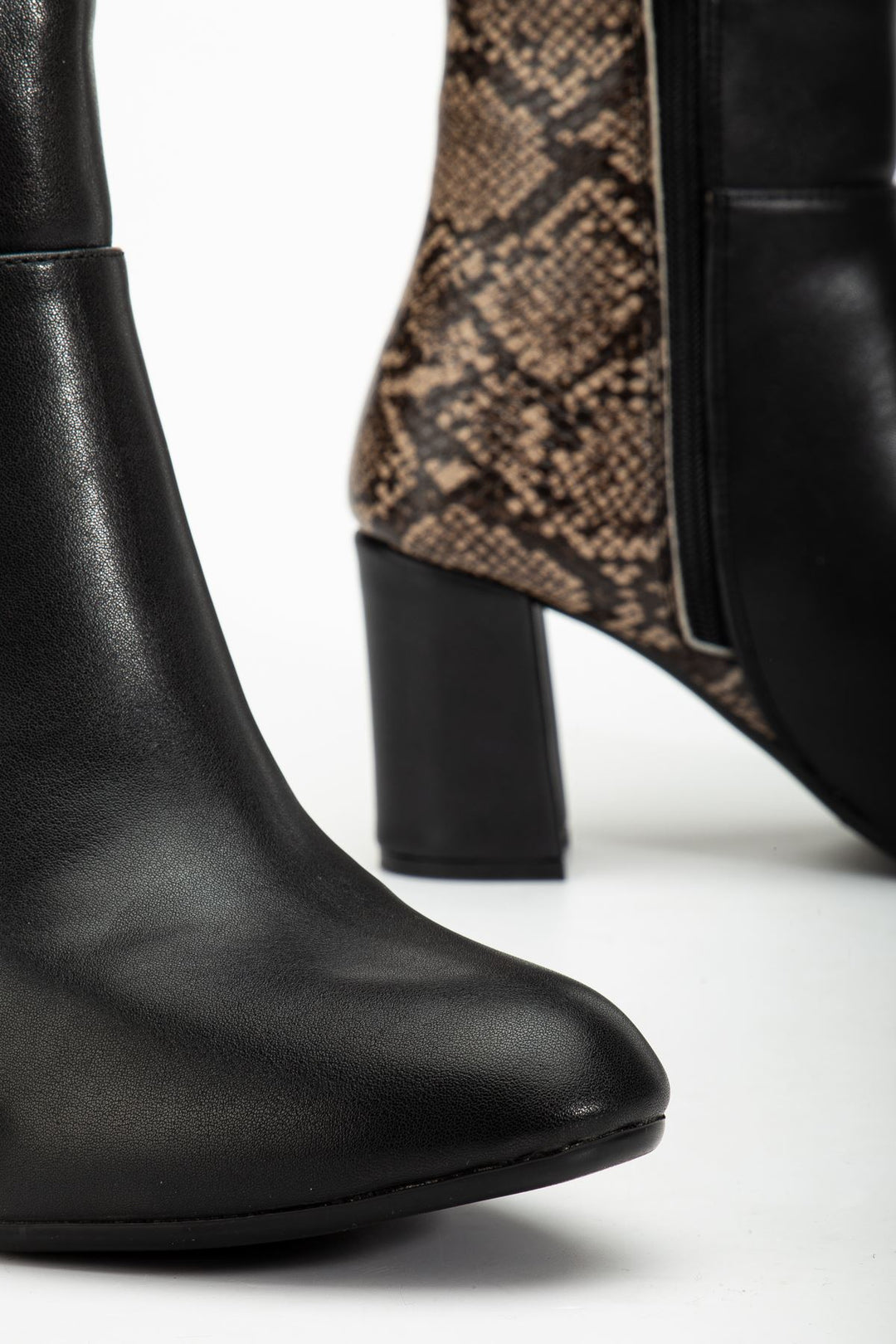 Felin Siyah Yılan Desenli Kadın Topuklu Bot