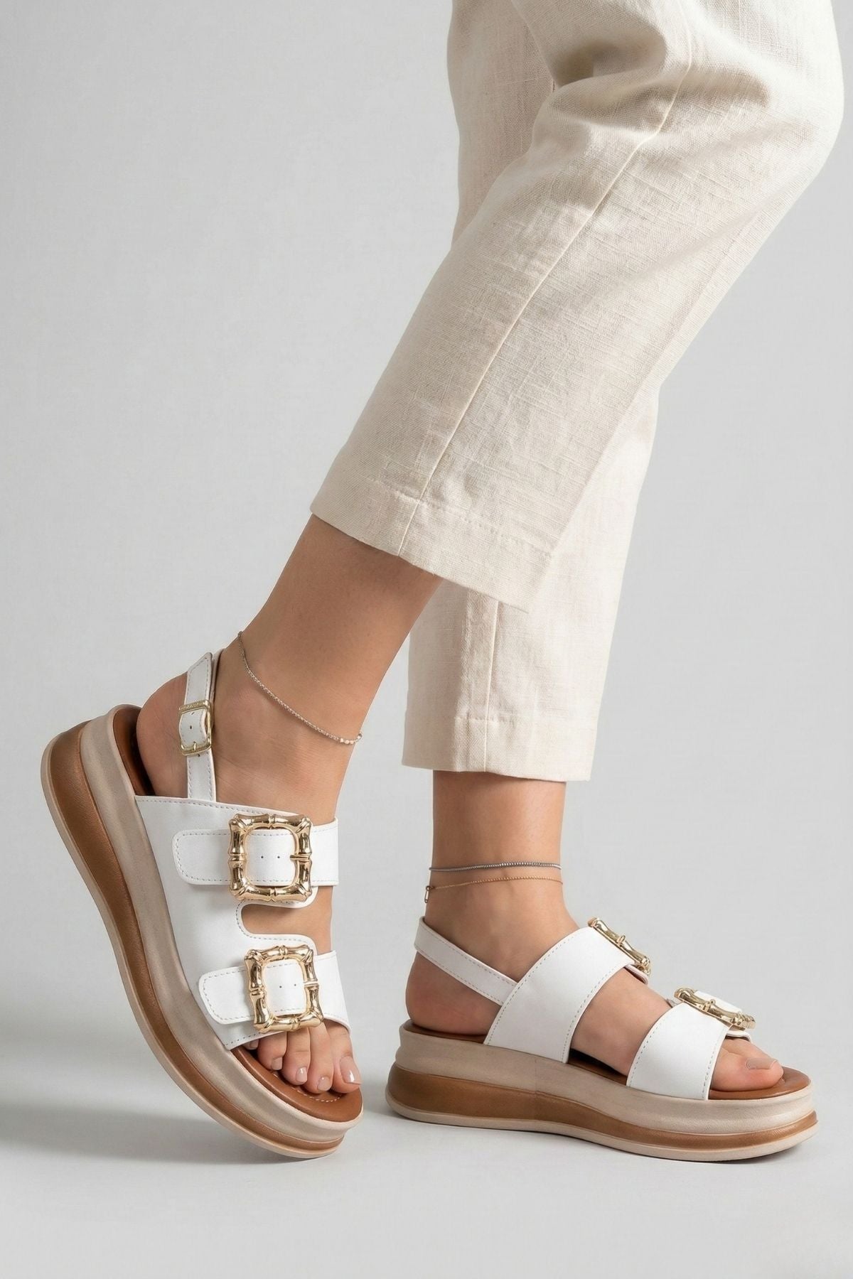 Stan Kadın Beyaz Tokalı Kemerli Sandalet