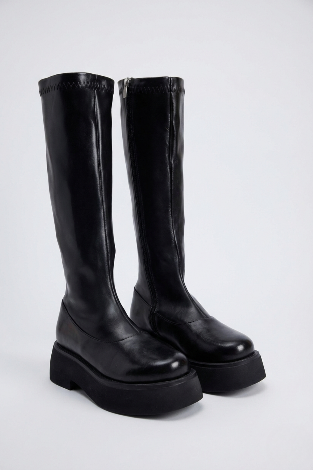 Aylan Kadın Siyah Kalın Tabanlı Çizme